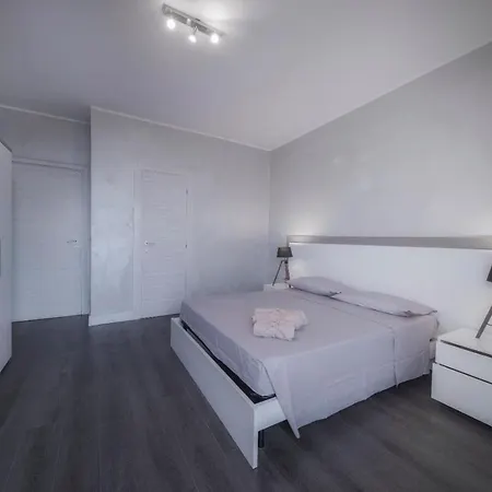 B&B 
